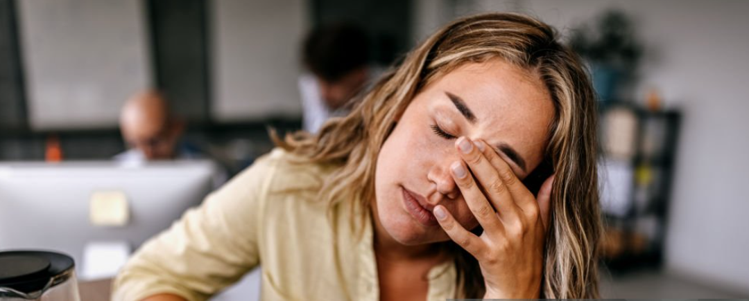 Sommeil non récupérateur : Pourquoi vous réveillez-vous fatigué(e) après 8 heures ?